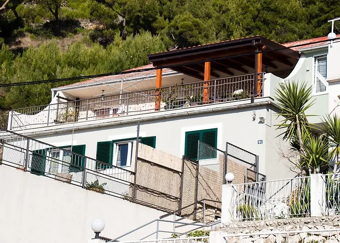 Bava * Jesenice (Split-Dalmatia)